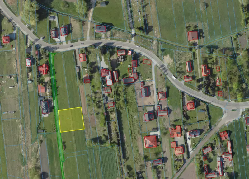 Ortofotomapa z zaznaczoną drogą dojazdową. Dojazd w gratis przy zakupie działki.