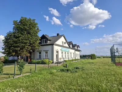 Budynek w pobliżu działek przy ul. Majdan